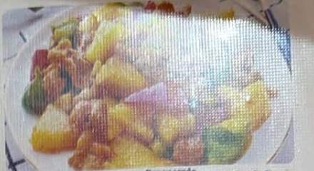 Gepaneerde kip in zoetzure saus