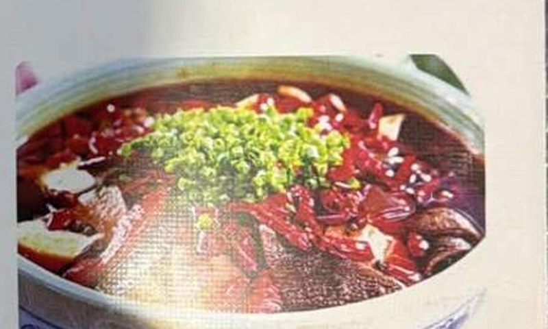 Diverse varkensdelen gewokt met pepersaus