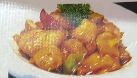 Gepaneerde varkensblokjes in zoetzure saus